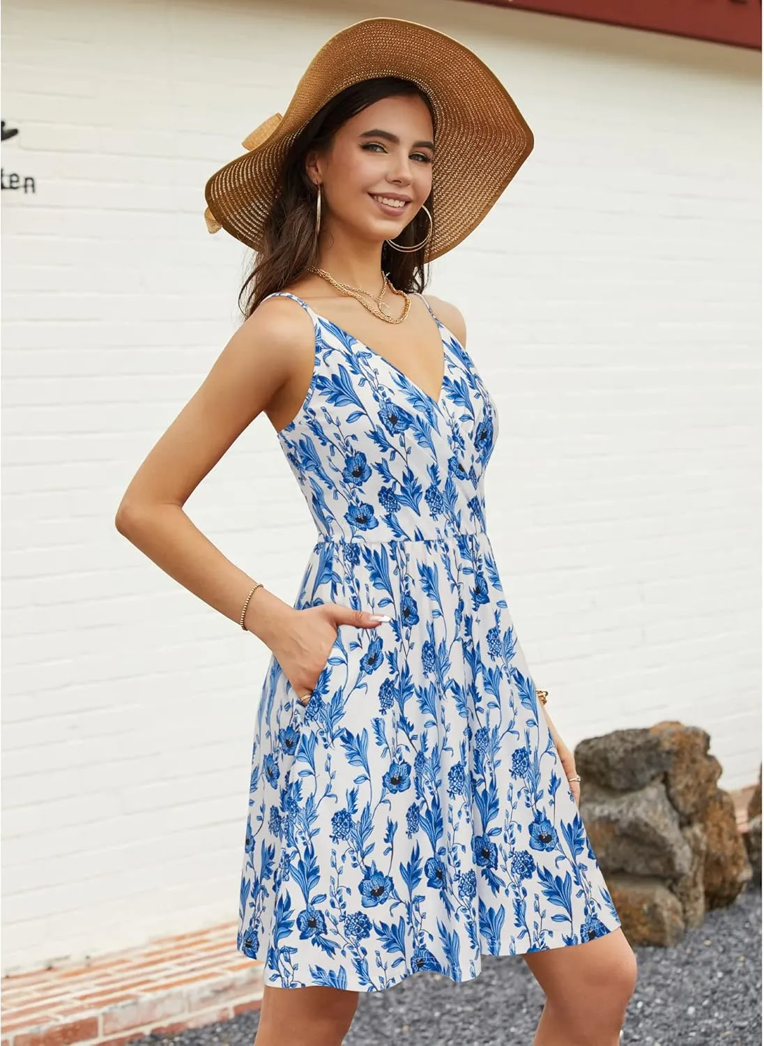 Newshows Women's Summer Dress 2025 Spaghetti Strap Sleeveless V Neck Casual Swing Sundress with Pockets