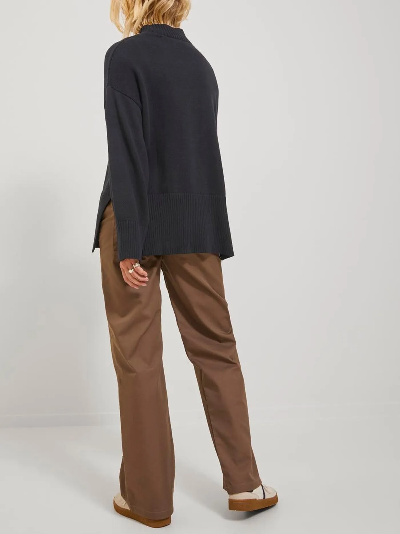 Siana Twist Sweater
