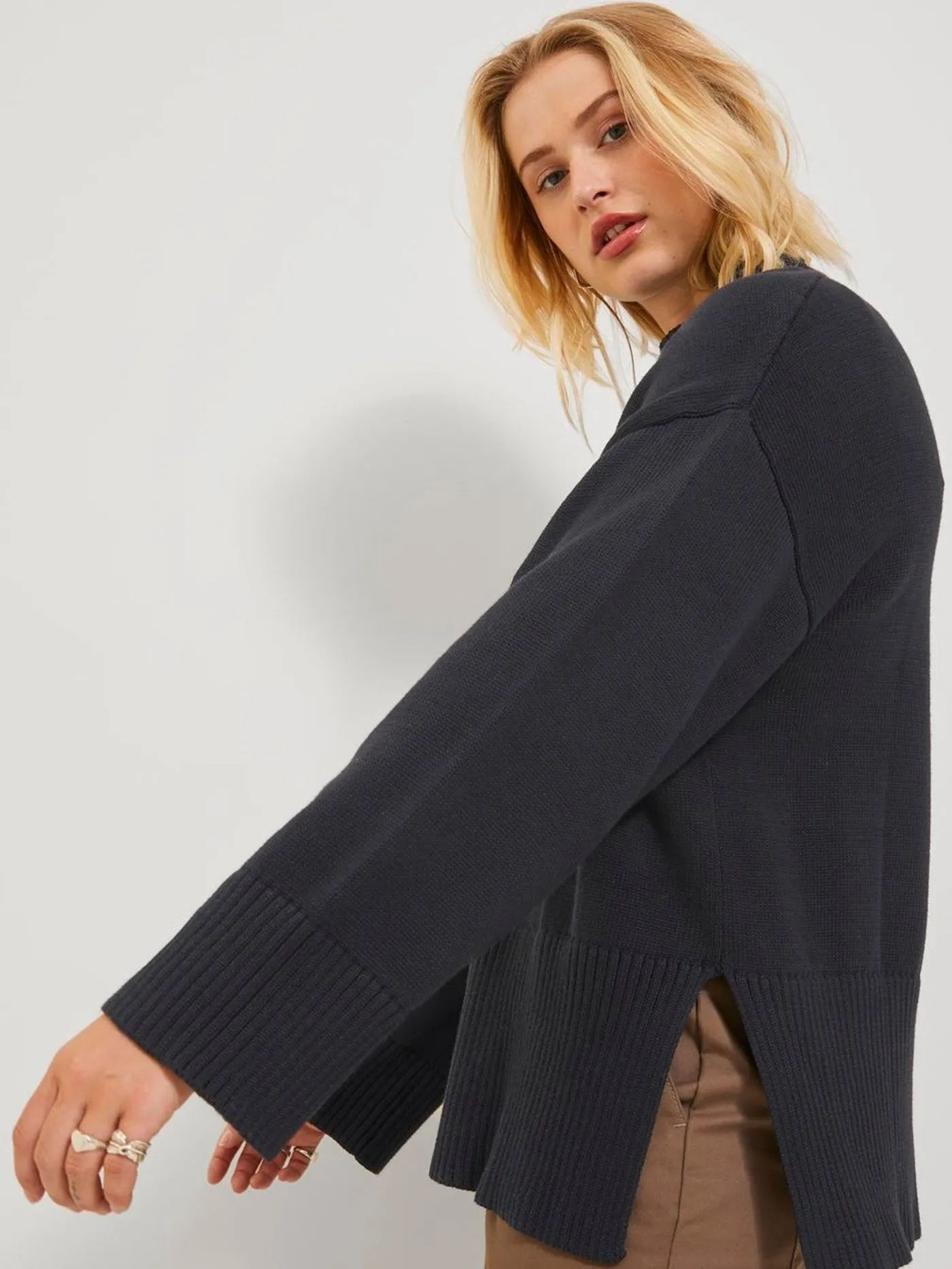 Siana Twist Sweater